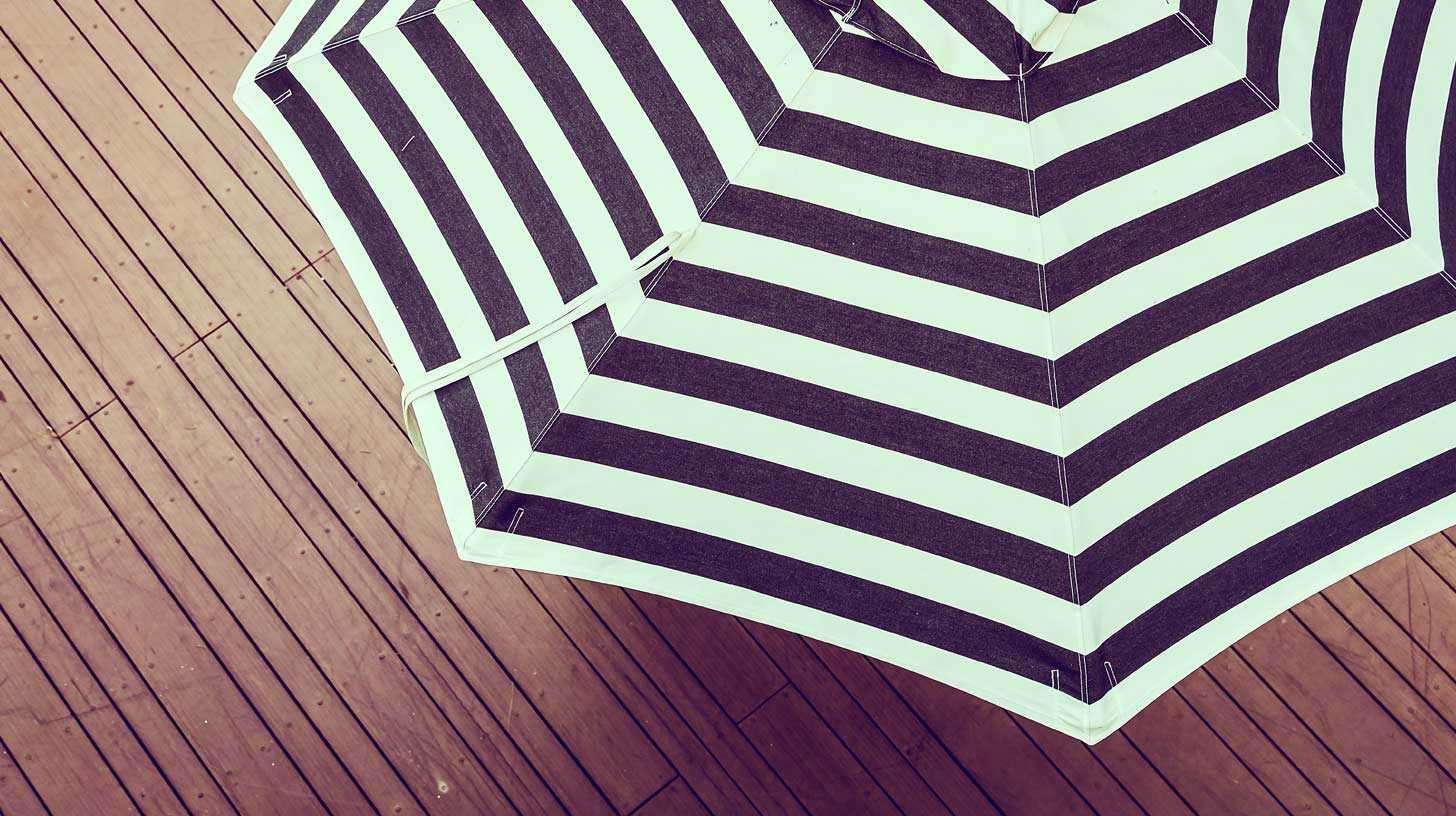 How to choose the perfect Beach Umbrella for the summer: Buying Guide
